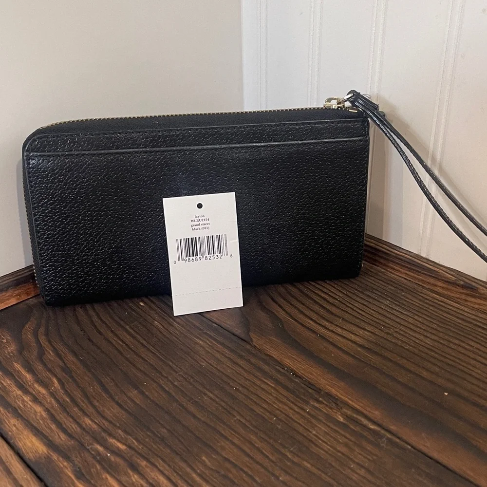 NWT Kate Spade Layton Grand Street Black Pebbled Leather Wristlet